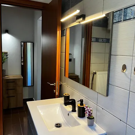 Del Vino * Mikros Prinos