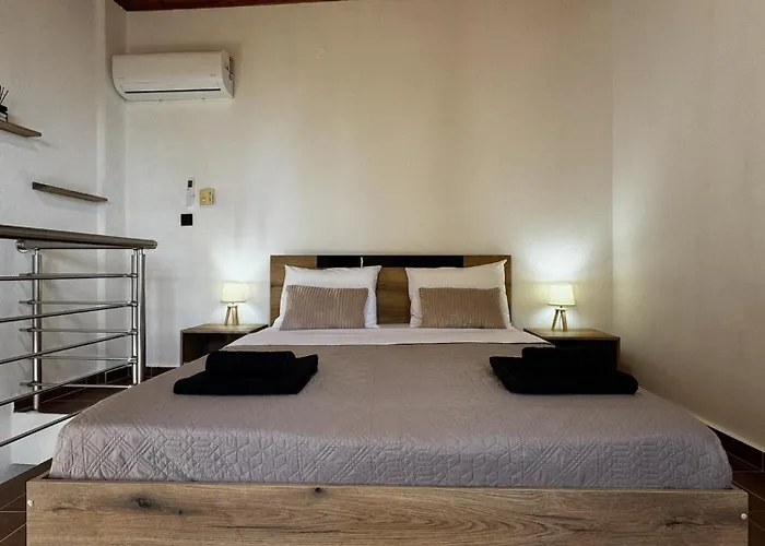 Del Vino * Mikros Prinos